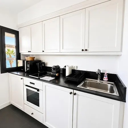 1-bedroom Beachfront With Sea View Apartamento Cannes