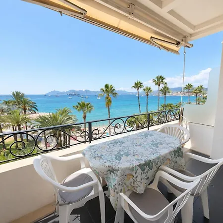 Apartament 1-bedroom Beachfront With Sea View *