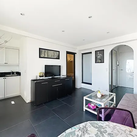Apartment 1-bedroom Beachfront With Sea View Cannes