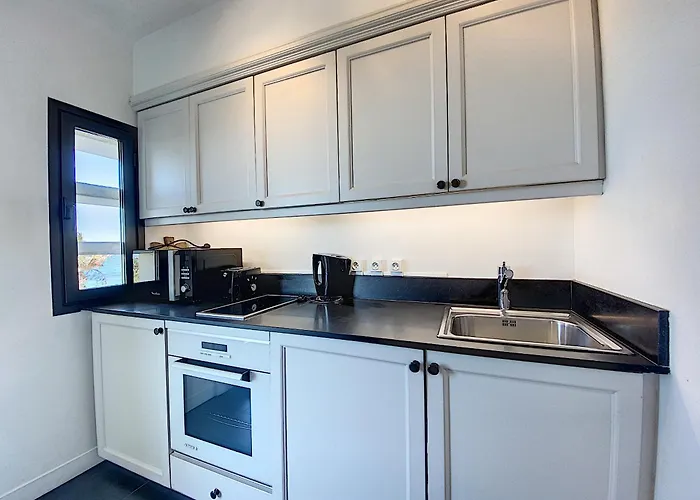 1-bedroom Beachfront With Sea View *